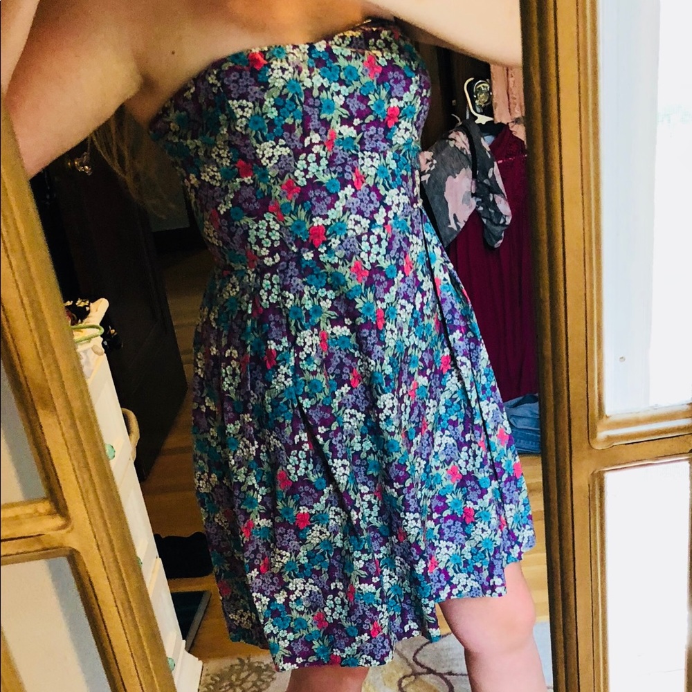 🌺 Strapless Floral Dress 🌺 - Picture 2 of 4